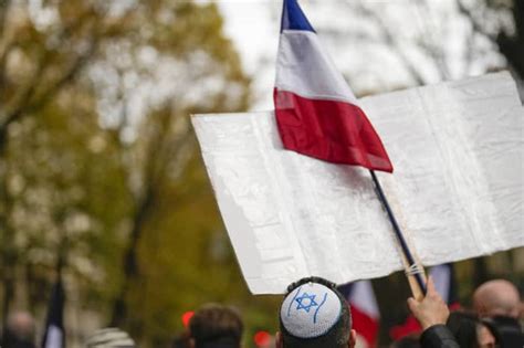 French politicians, citizens march in Paris against soaring antisemitism amid Israel-Hamas war